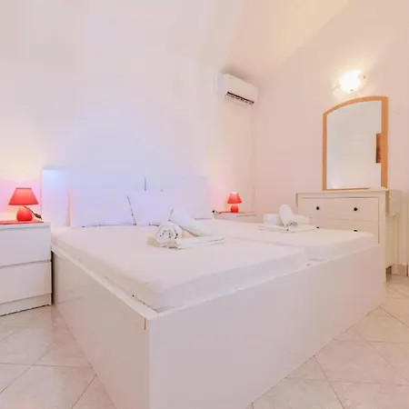 شقة Lumbarda Resort Apartments