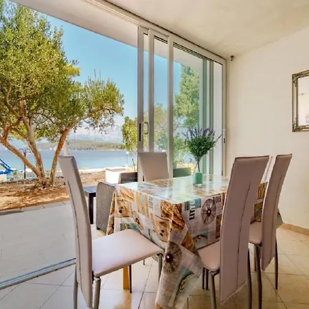Lumbarda Resort Apartments شقة لومباردا