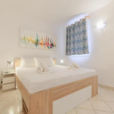 Lumbarda Resort Apartments شقة